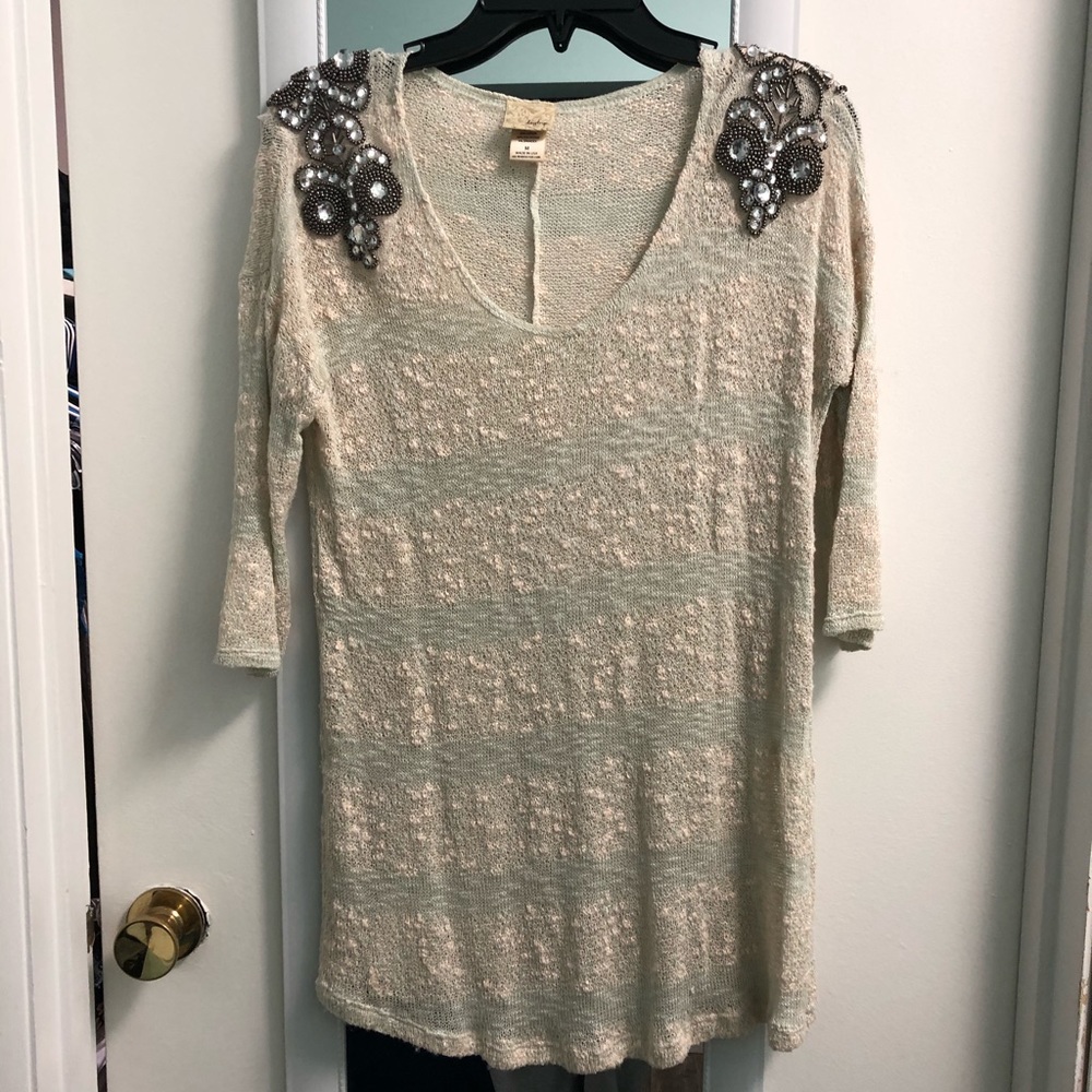 Beautiful Daytrip sweater with shoulder detailing